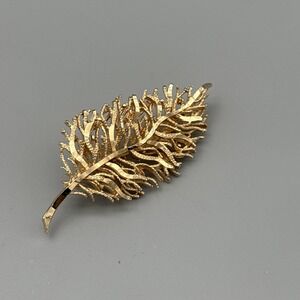 Vintage Coro Brooch Signed Textured Feather Leaf 1960's Gold Tone Layers
